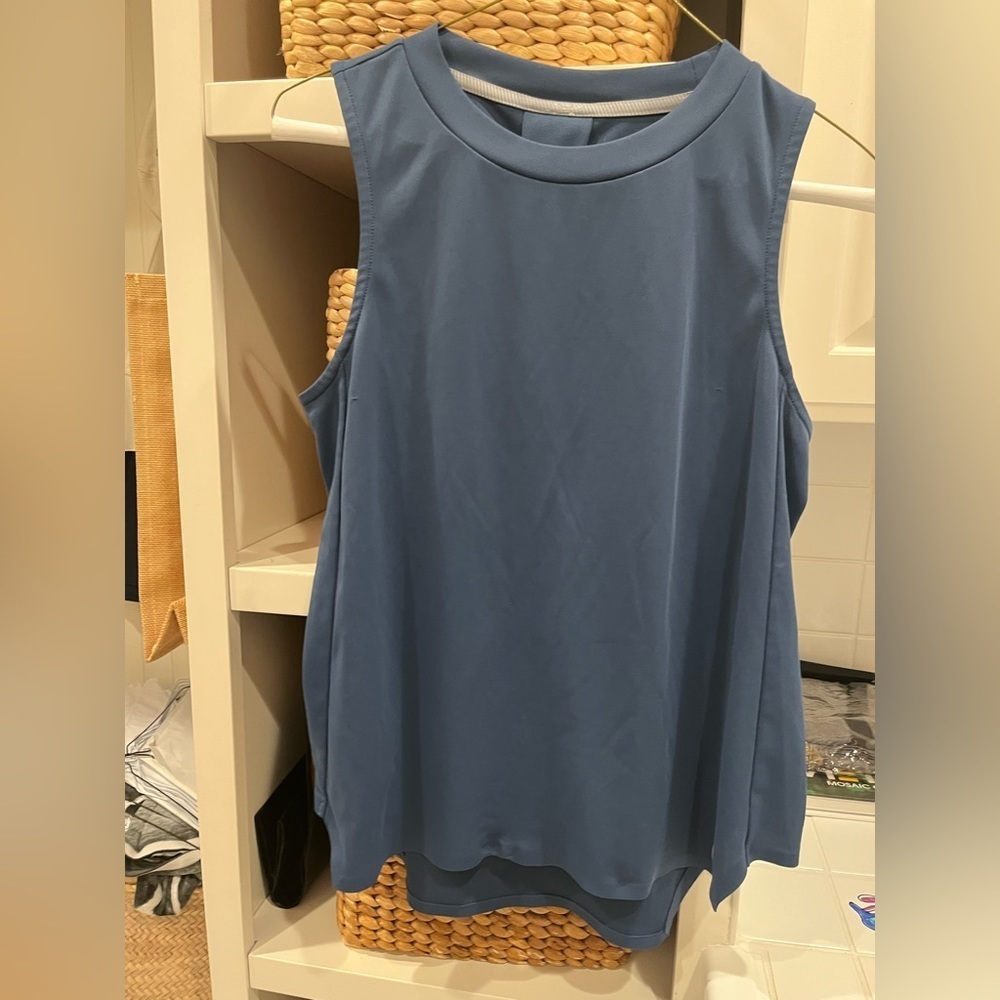 ASICS Women’s sleeveless shirt size M
